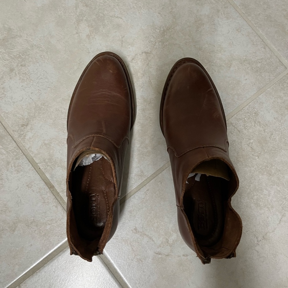 Born Chelsea boot